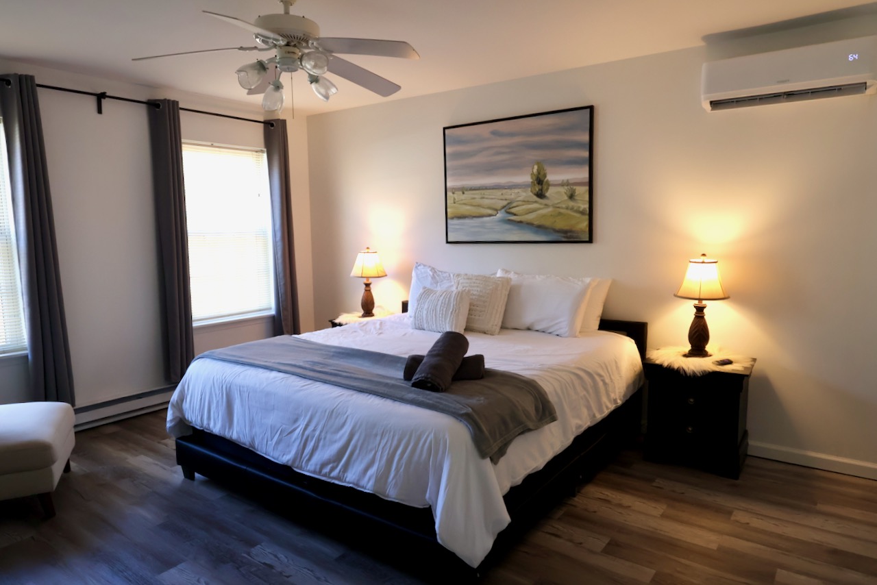 Lots of space for a good nights sleep in our Ensuite. Heating/Cooling, 43" tv, lounge chair to welcome you in.