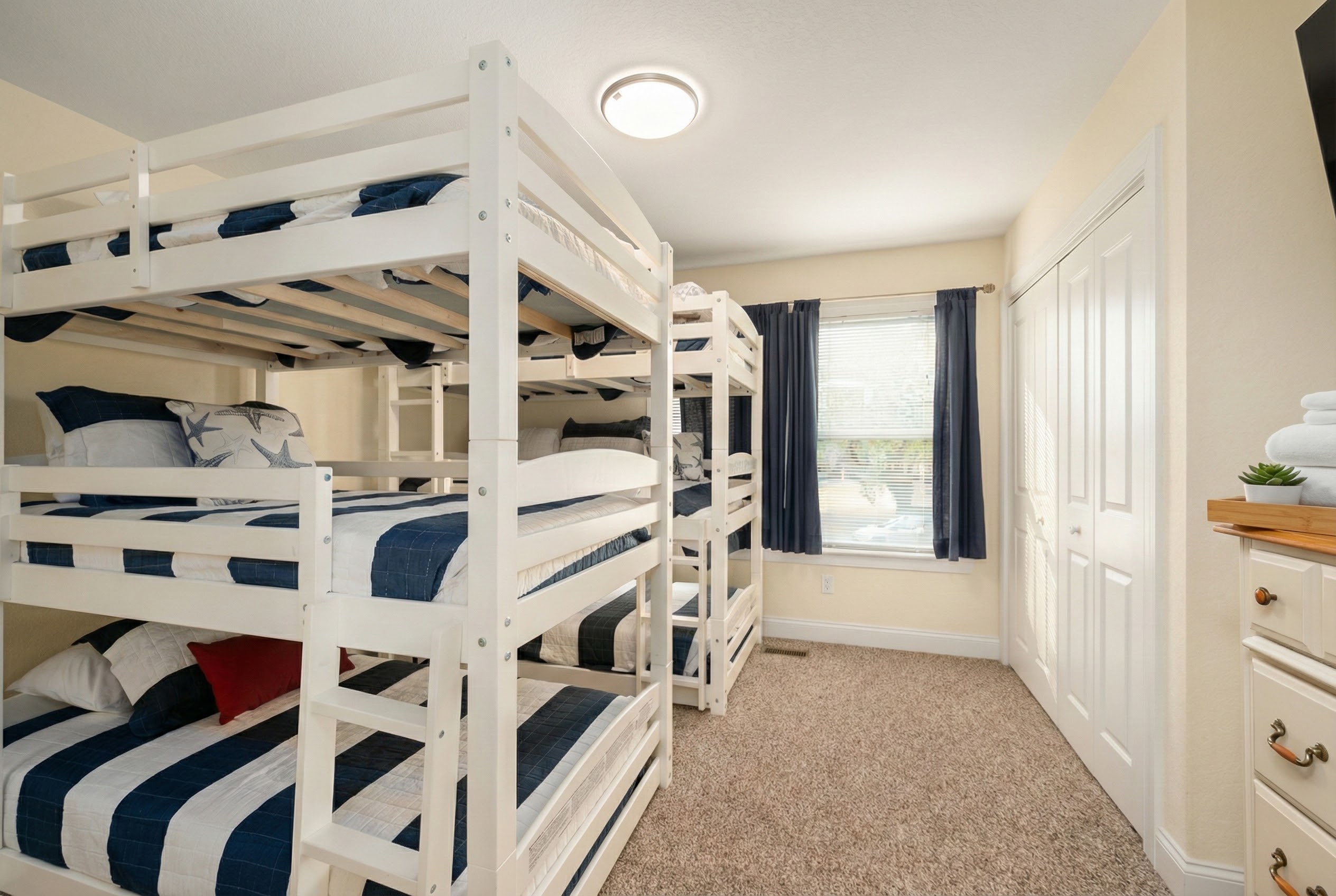 Soundside Pearl — Bunk Room