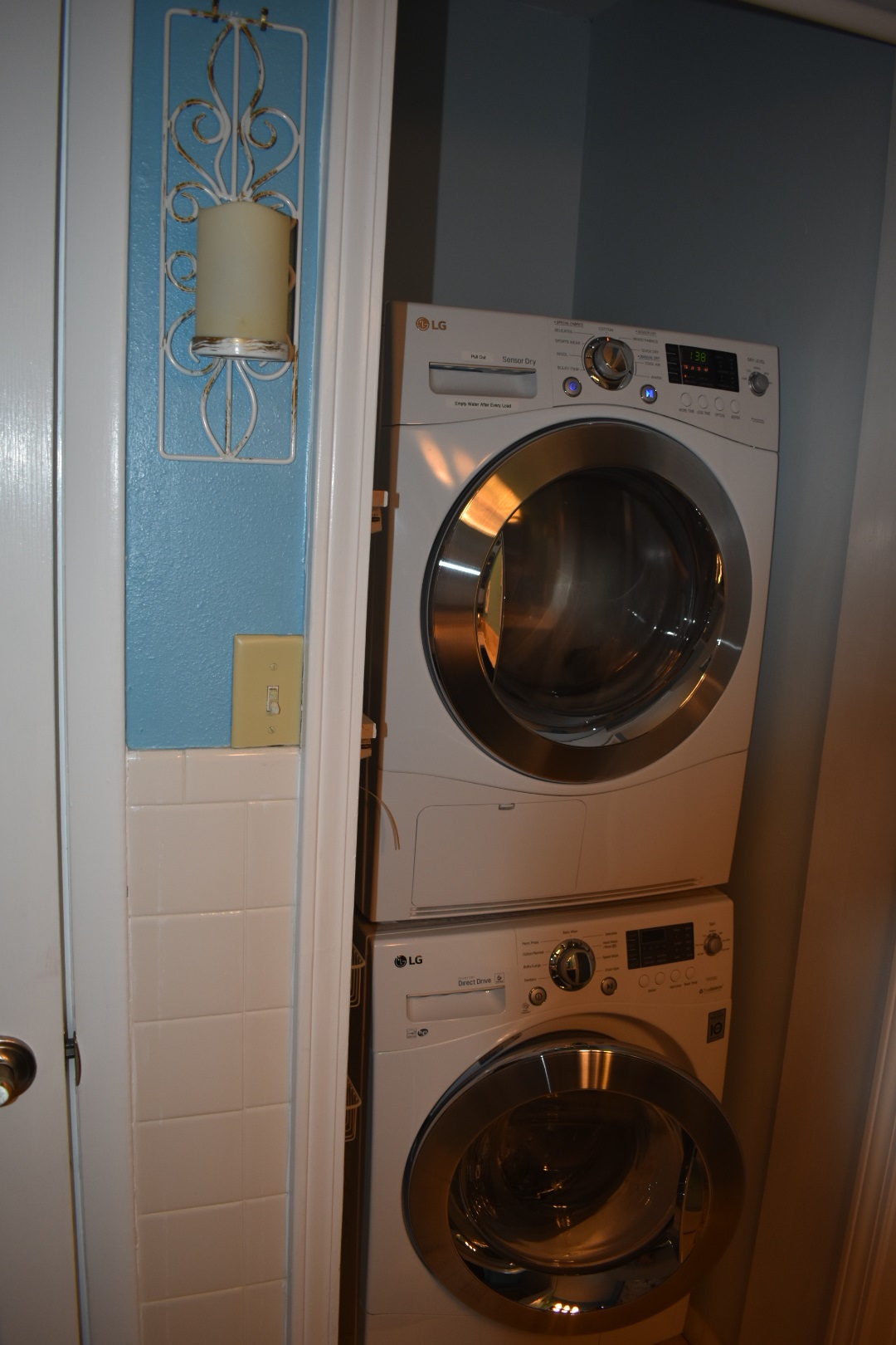 Stacked washer/dryer