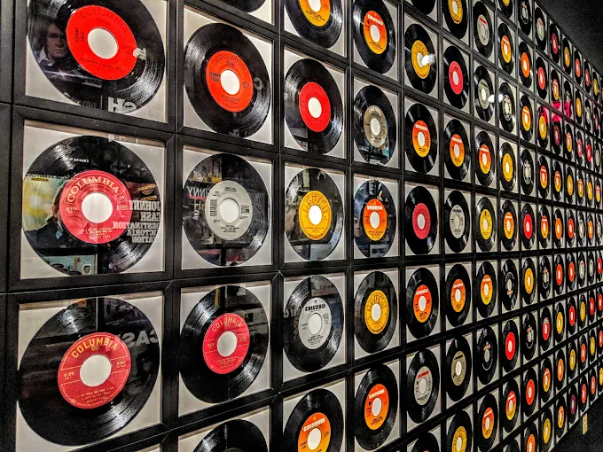 Johnny Cash Museum – Iconic Nashville attraction (12–15 min drive)