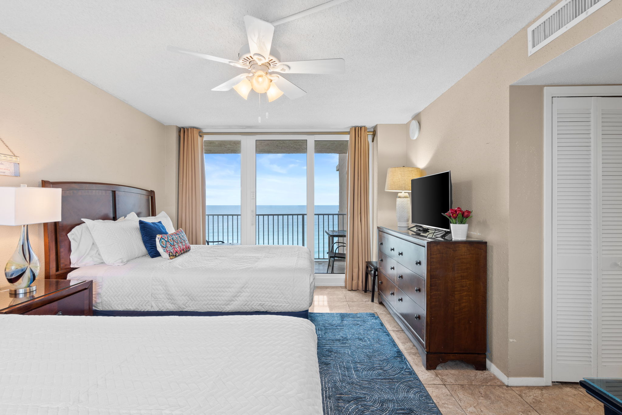 Bedroom 3 with 2 Queen Beds