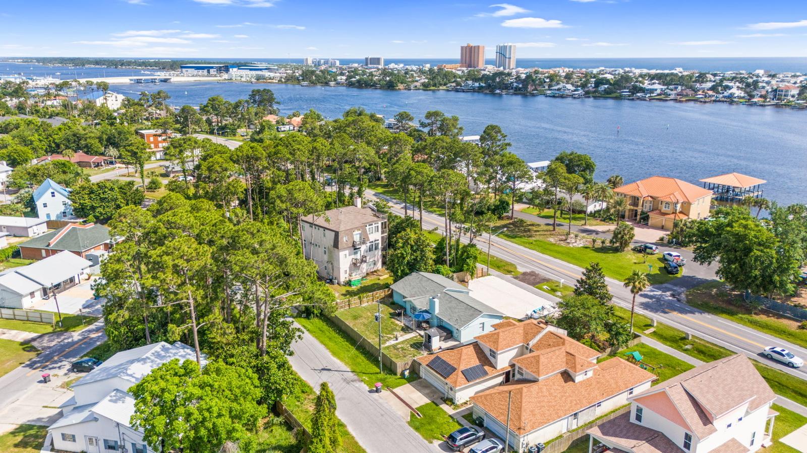 North Lagoon Getaway location and proximity to the Bay