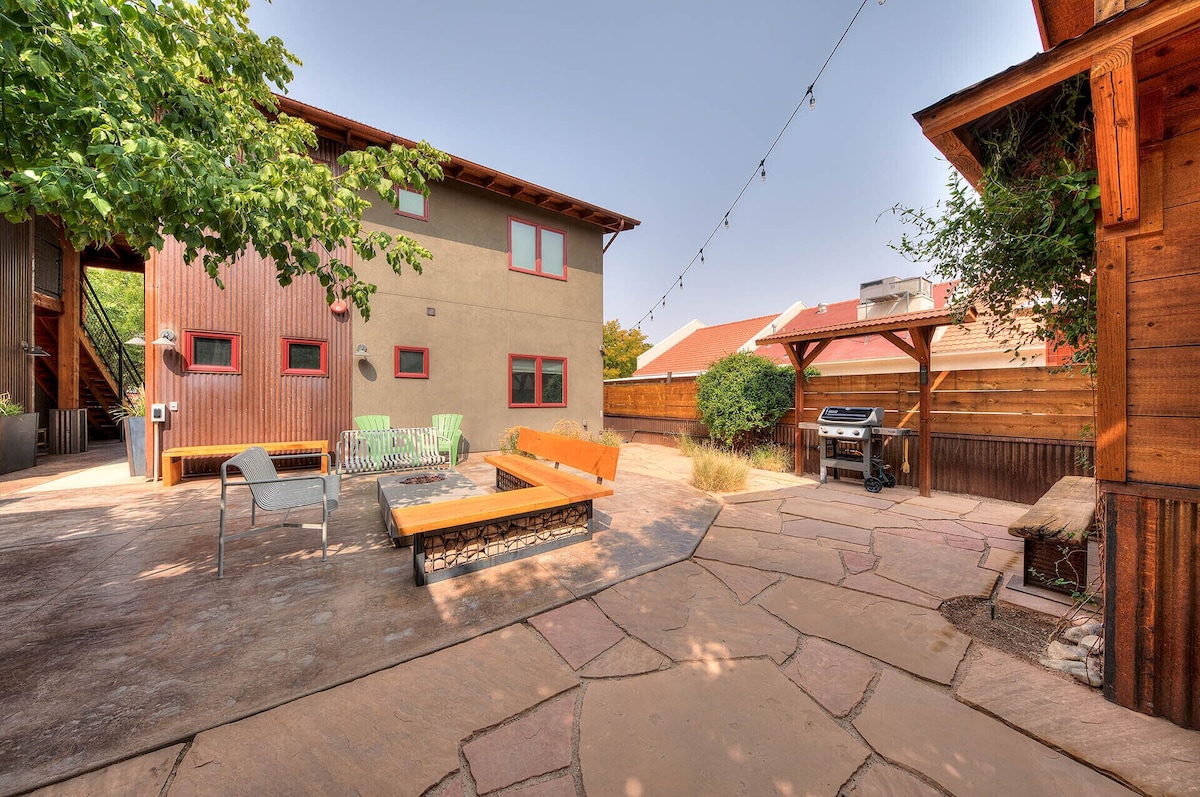 Shared common area with sauna, BBQ, fire pit area