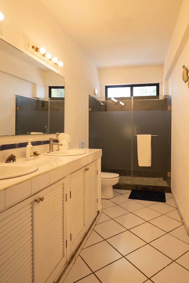 2nd Bathroom