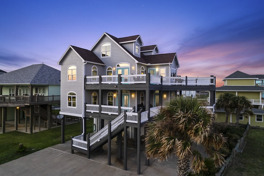 Tutle Time is a stunning & massive estate located in the heart of Crystal Beach!