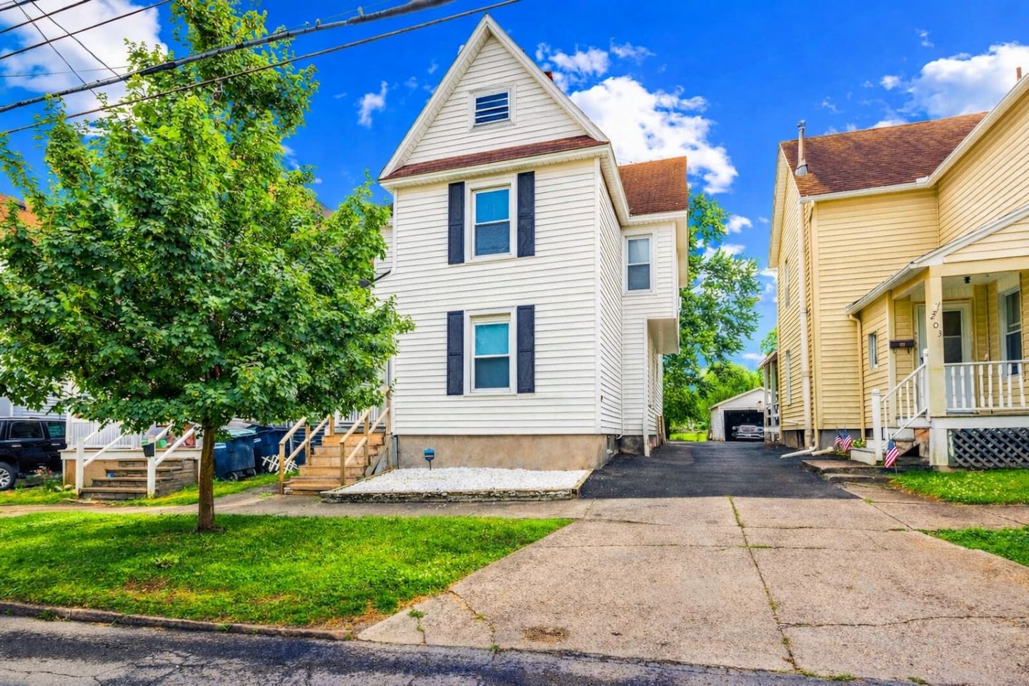 Driveway (please be careful with larger vehicles 