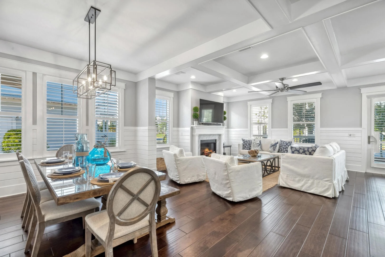 From game nights to family dinners, this room does it all.