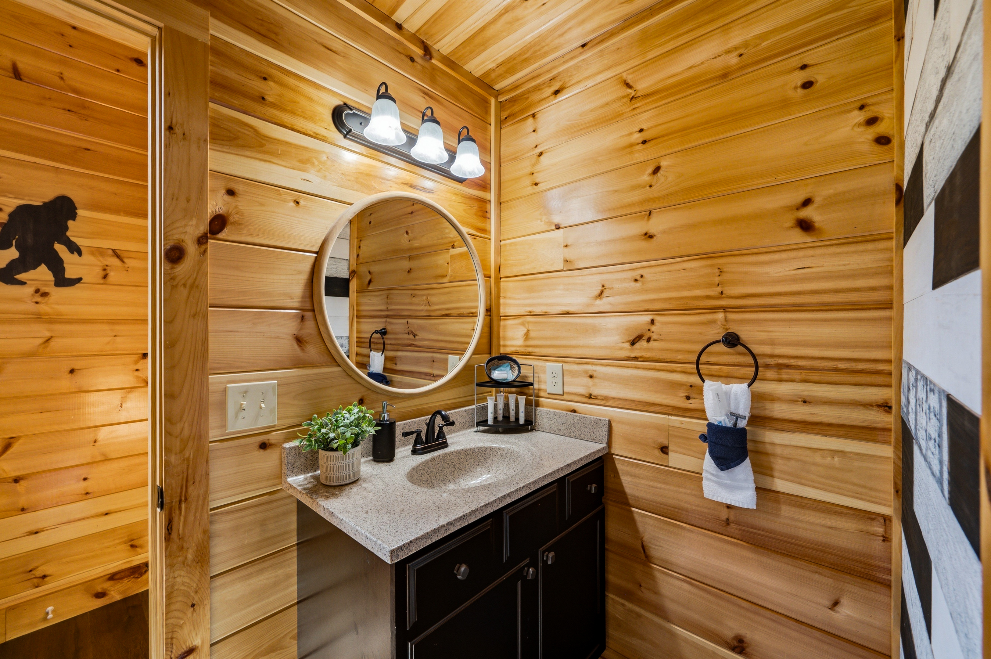 Full Bathroom 2