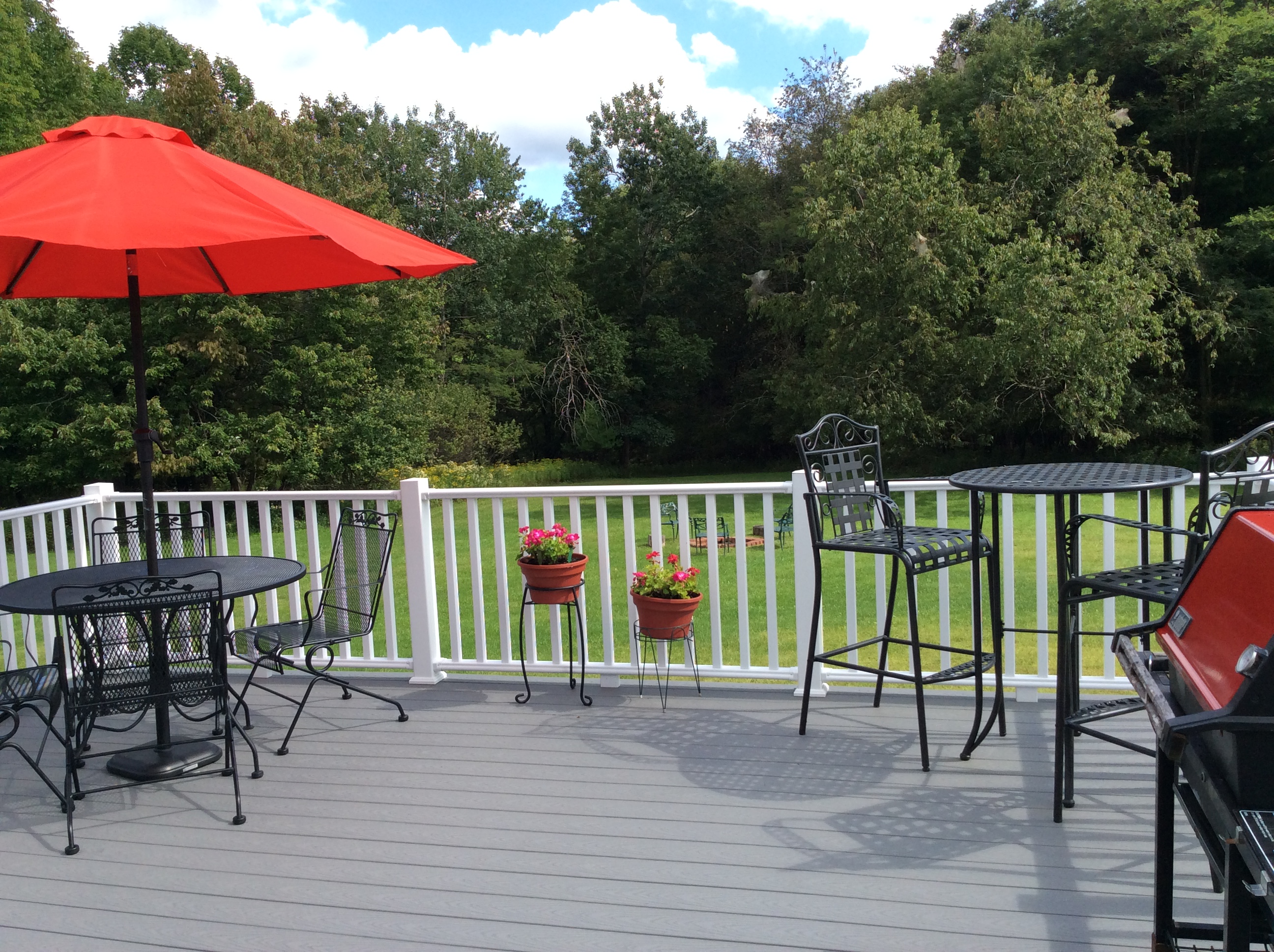 Groveside - Rear deck over looking lawn