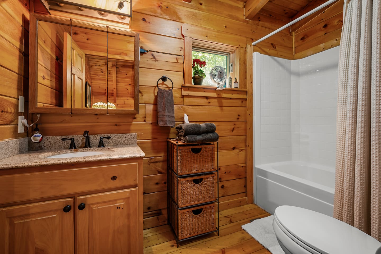 Cozy ensuite full bathroom connected to the loft bedroom