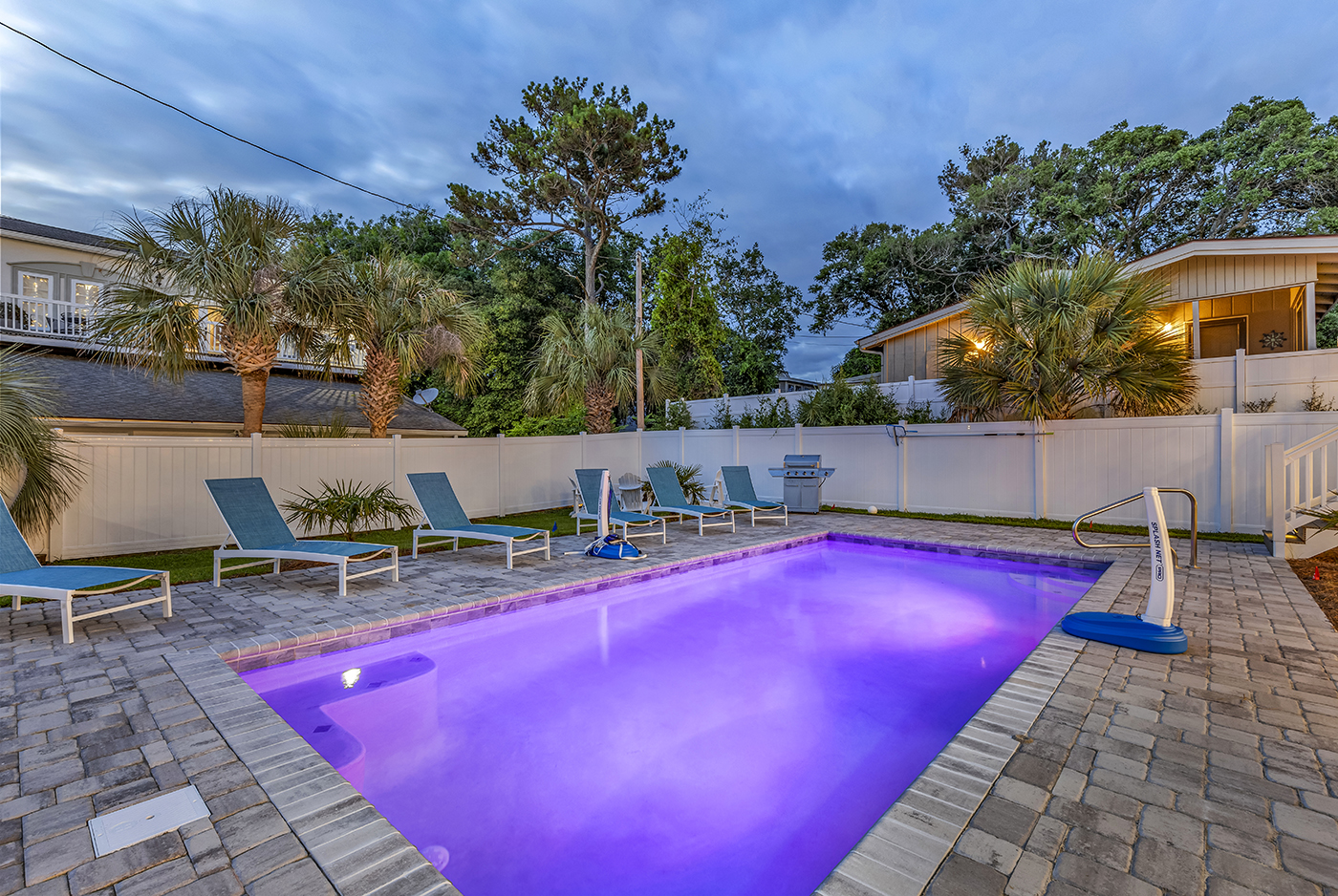 Enter a realm of enchantment as our swimming pool transforms under the night sky. Illuminated by gentle lights, its waters shimmer with quiet elegance, inviting you to unwind in the tranquil embrace of evening. Welcome to your oasis