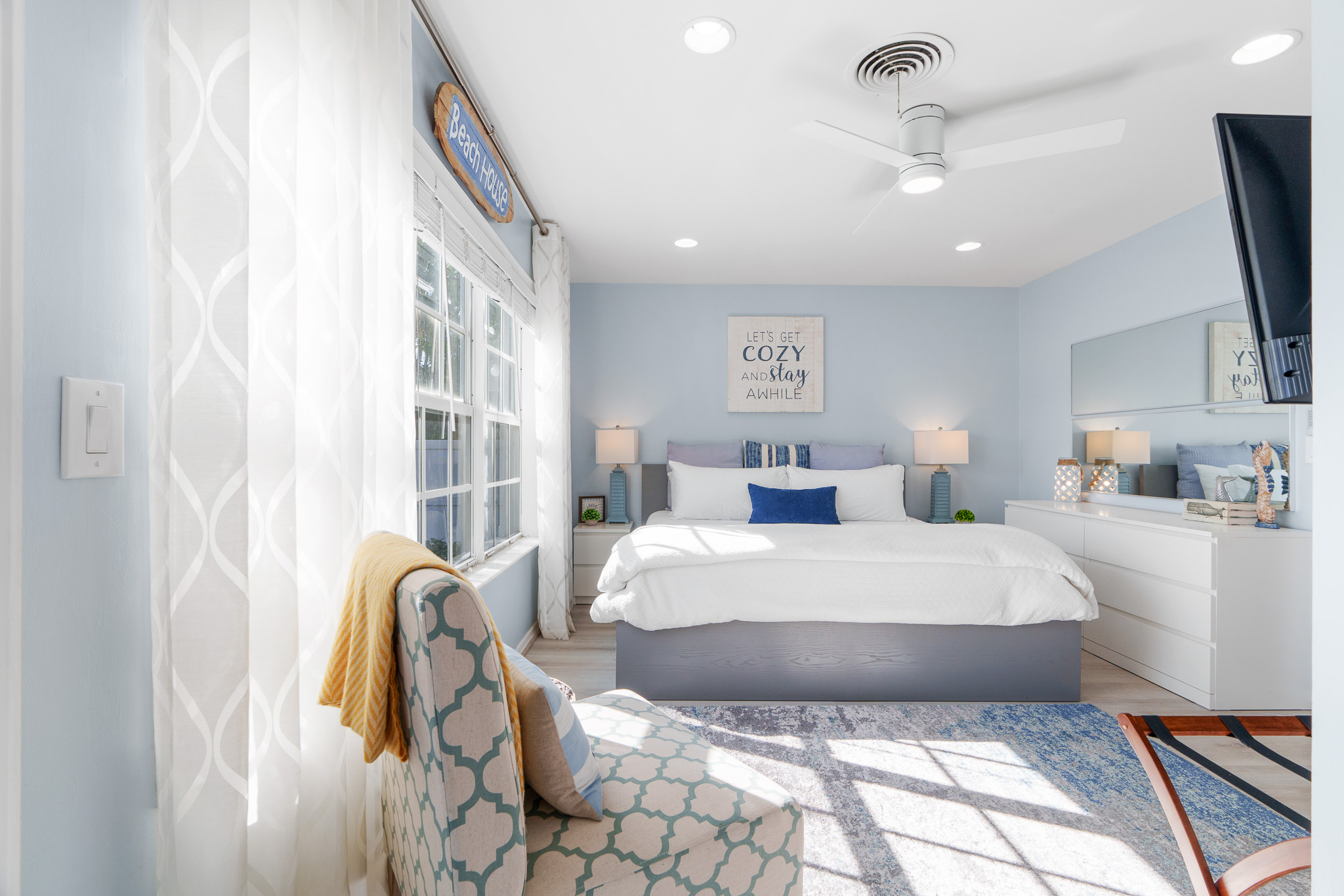 Six drawer dresser, spacious closet with wood hangers, ceiling fan, dimmable lighting, usb port outlets