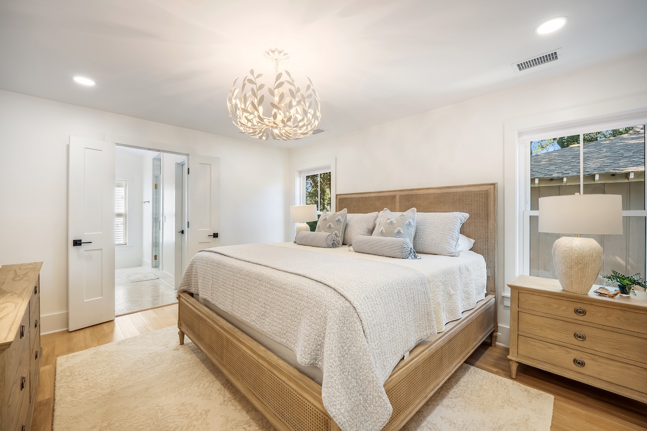 King Bedroom | 19 Sand Crab | IOP Escapes