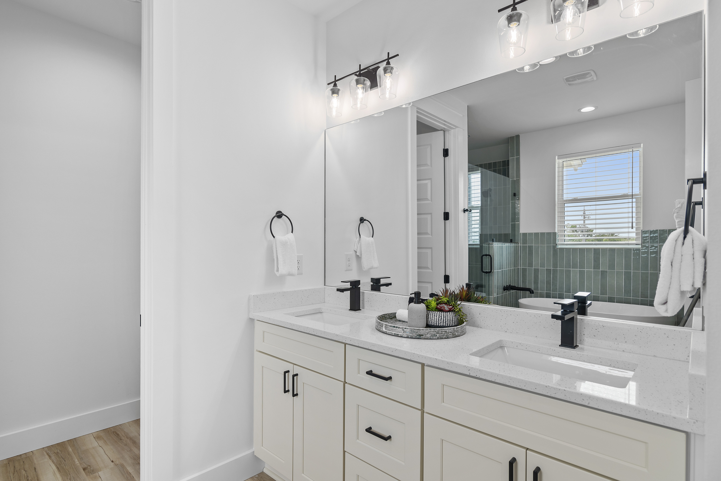 Bathroom # 6: Private Bath with soaking bath tub 