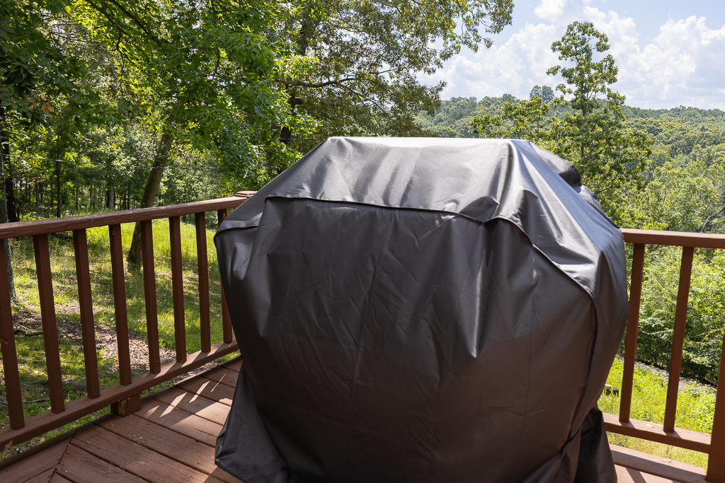 Fire up the grill and enjoy outdoor dining with a view 🌲🍔🌅