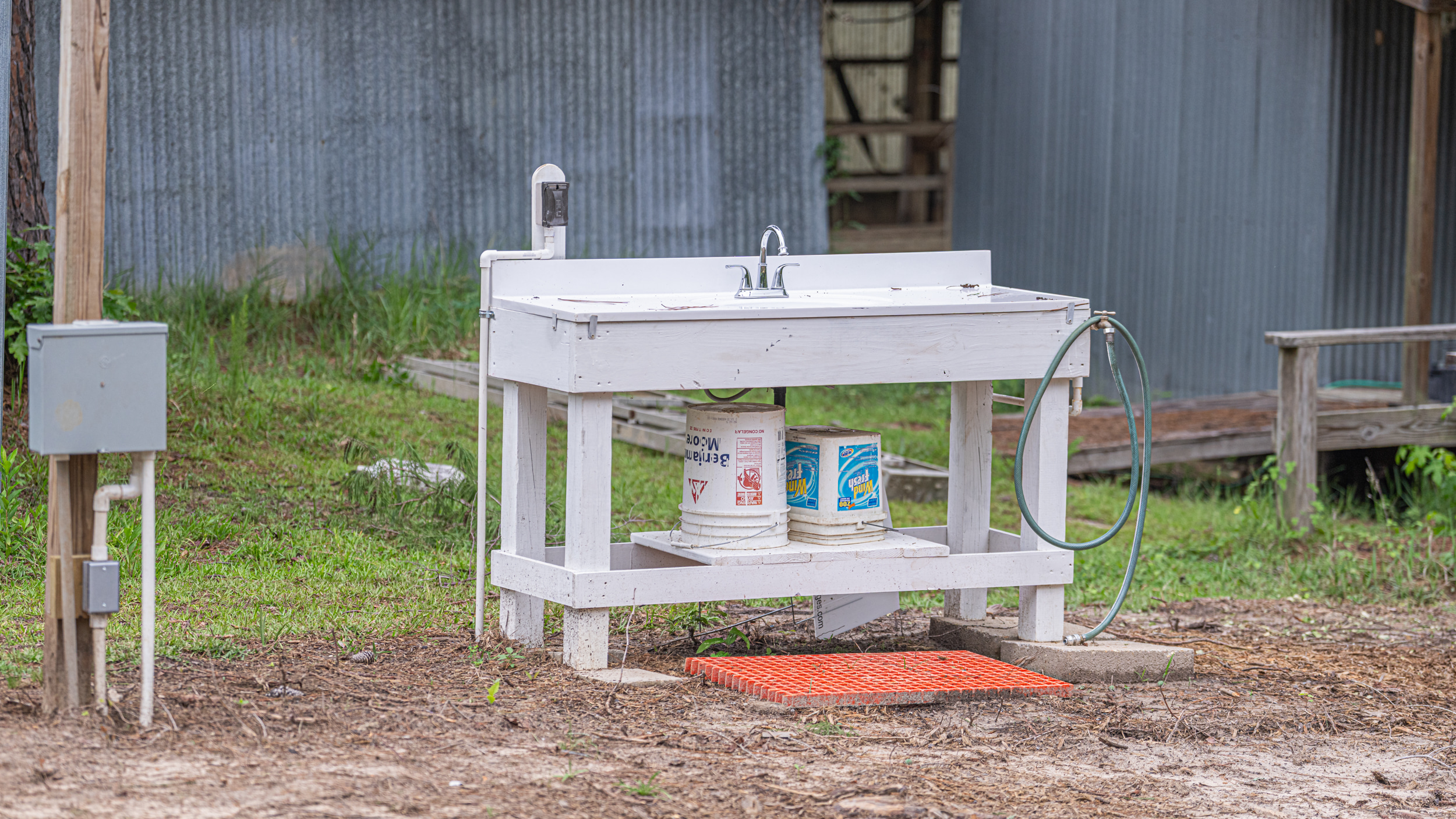 Fish cleaning sink w/water & electricity