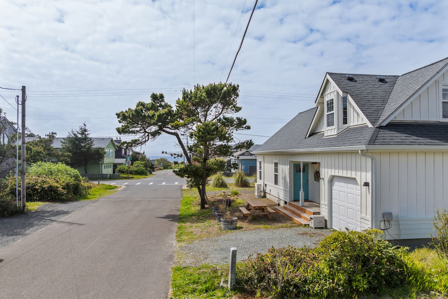 Leave your car behind! You are just a short, flat walk to the sandy beach, right into the heart of town for great local dining and shopping, and over to Manzanita City Park featuring a fun playground for the kids!