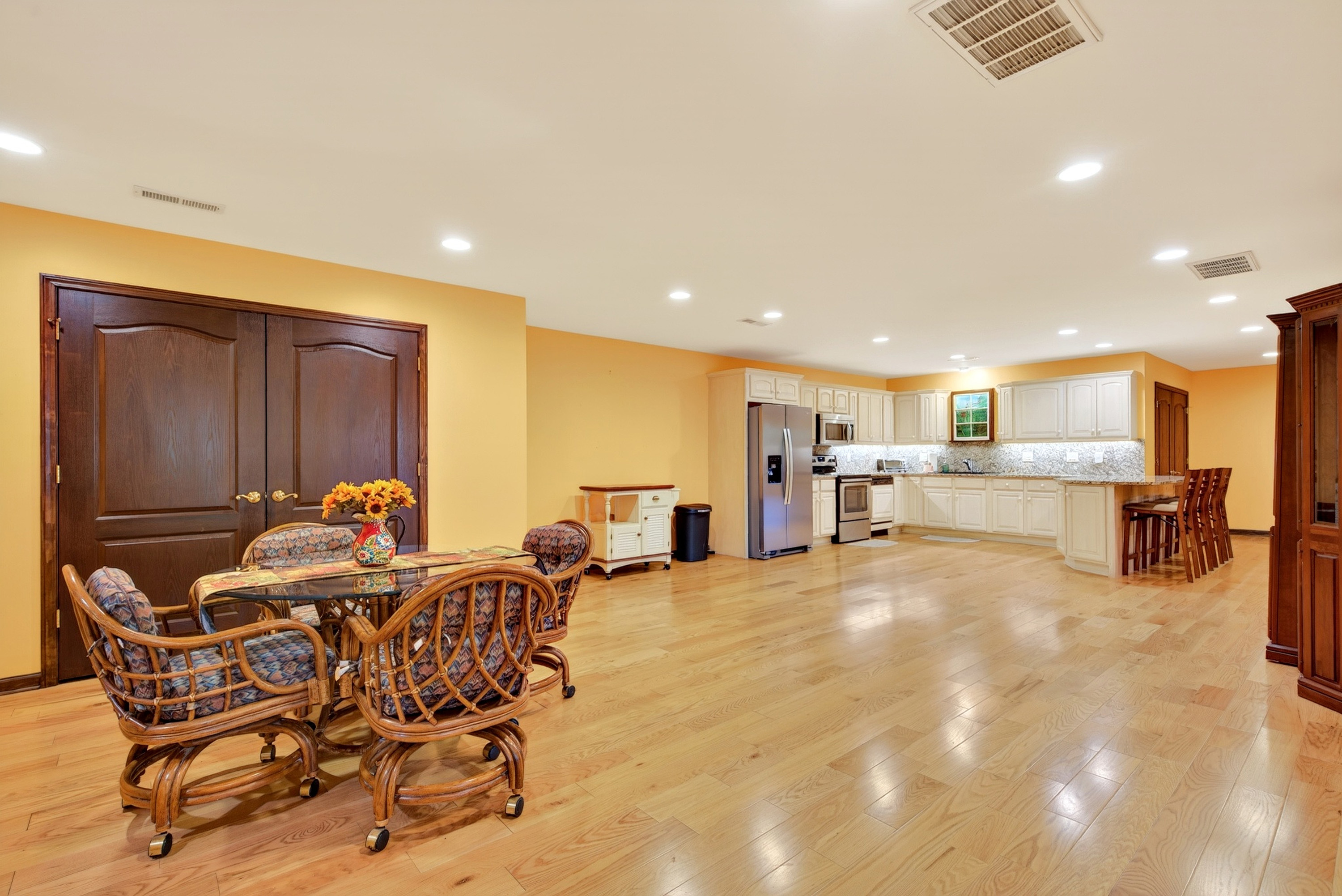 Extra large kitchen and dining area