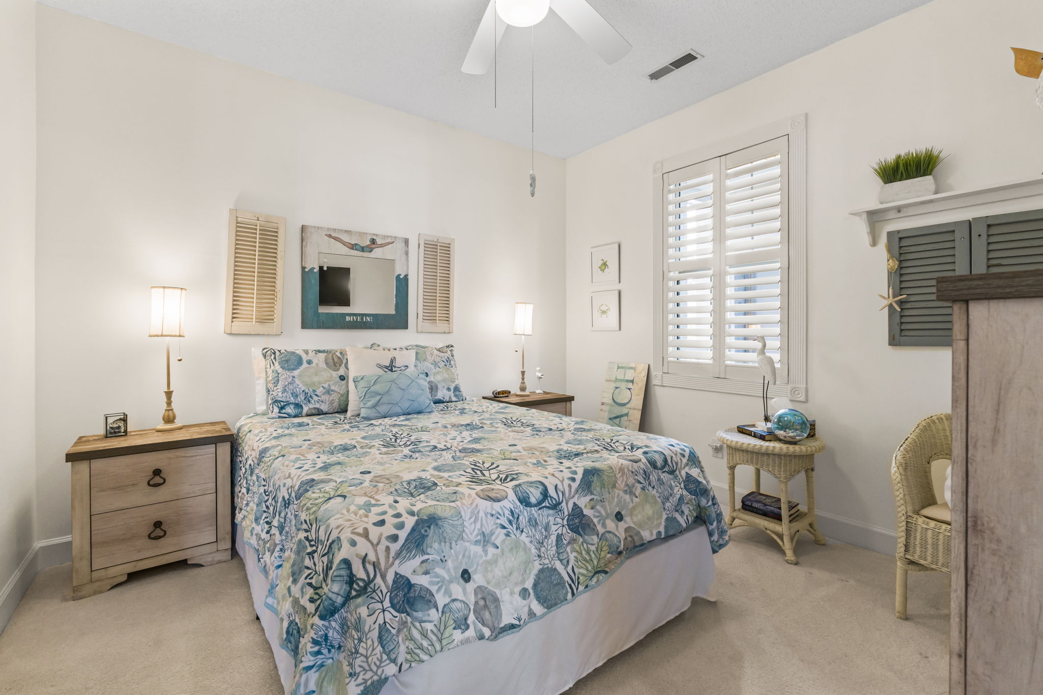 Guest Bedroom with Queen Bed, Smart TV and 2nd Bathroom