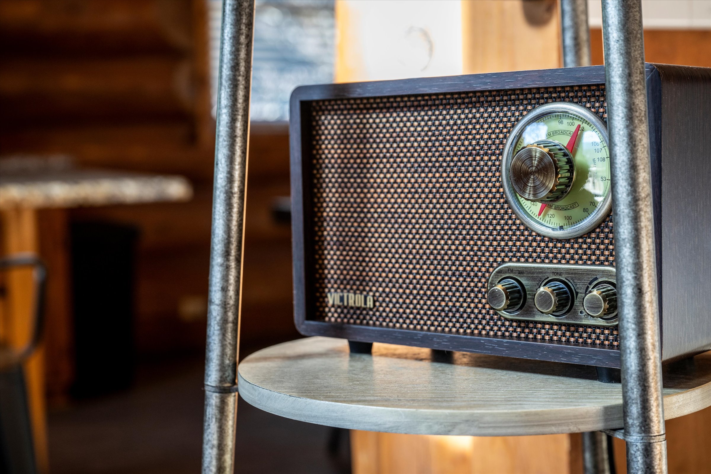 Enjoy the Antique Bluetooth Radio