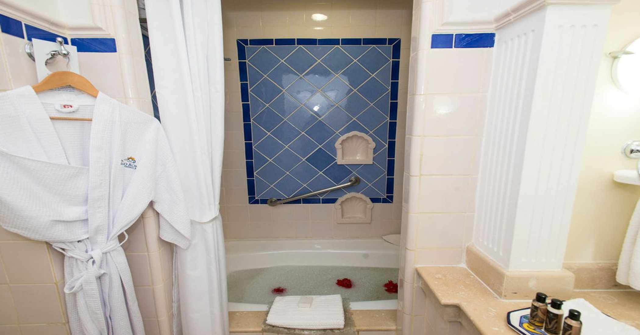 Owner Studio Suite at Pueblo Bonito Emerald Bay, Vacation Travel Exclusives