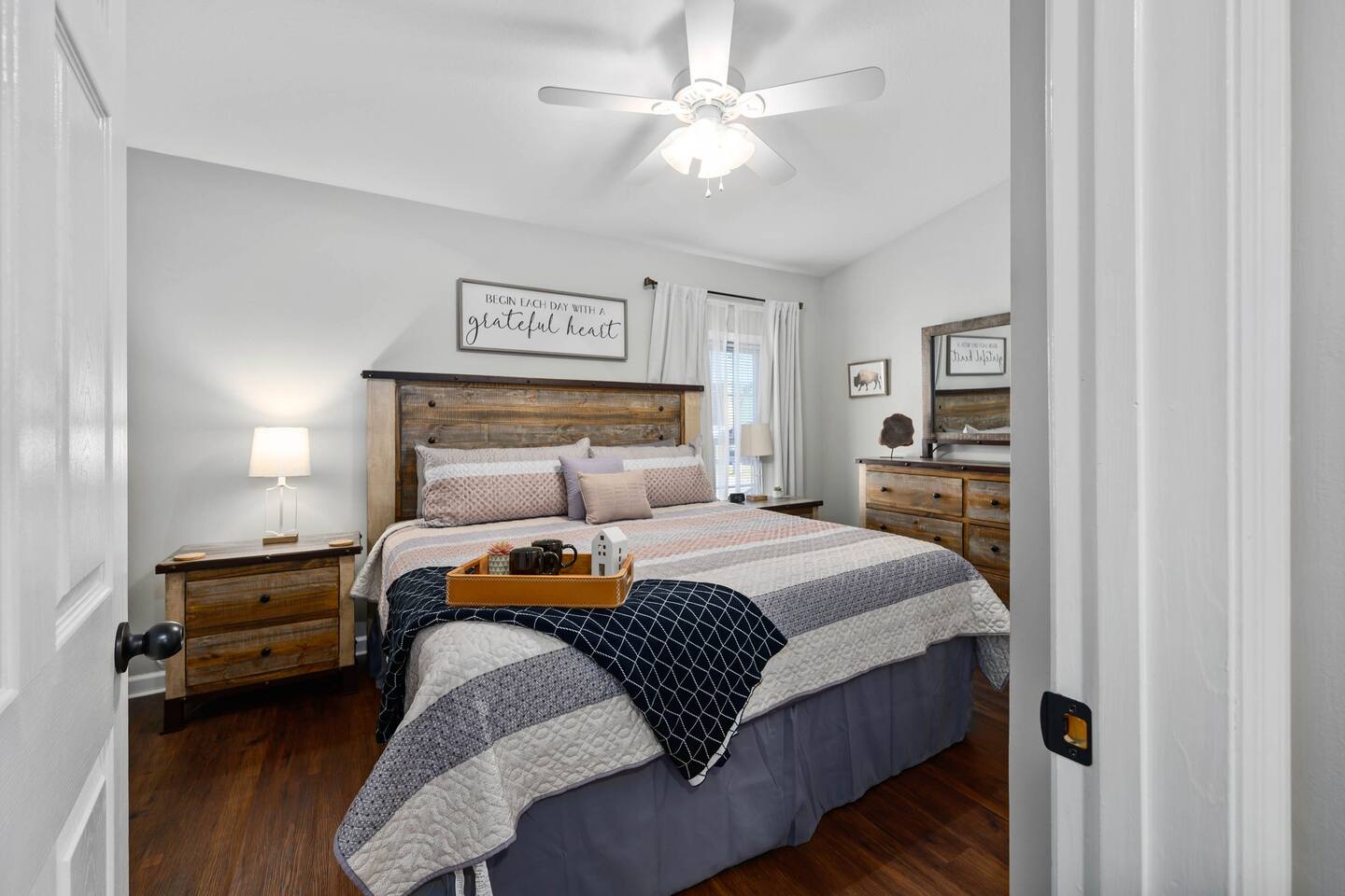 King size bed 