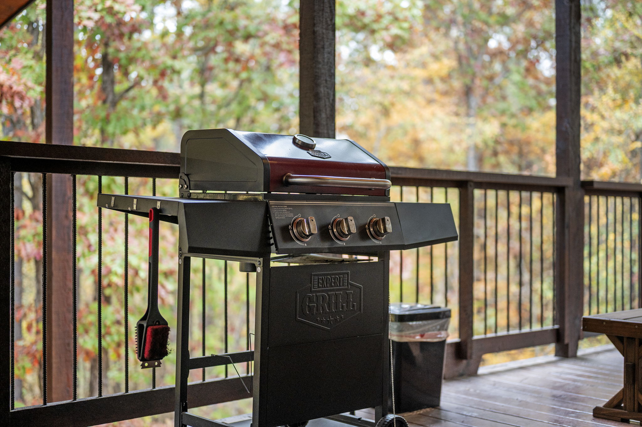 Fire up the good times at Round Here Buzz 🔥✨ The propane grill on the back deck is ready for burgers, steaks, and all your cookout favorites. Fresh air, good food, and great company right outside your door 🌲🍔🥂