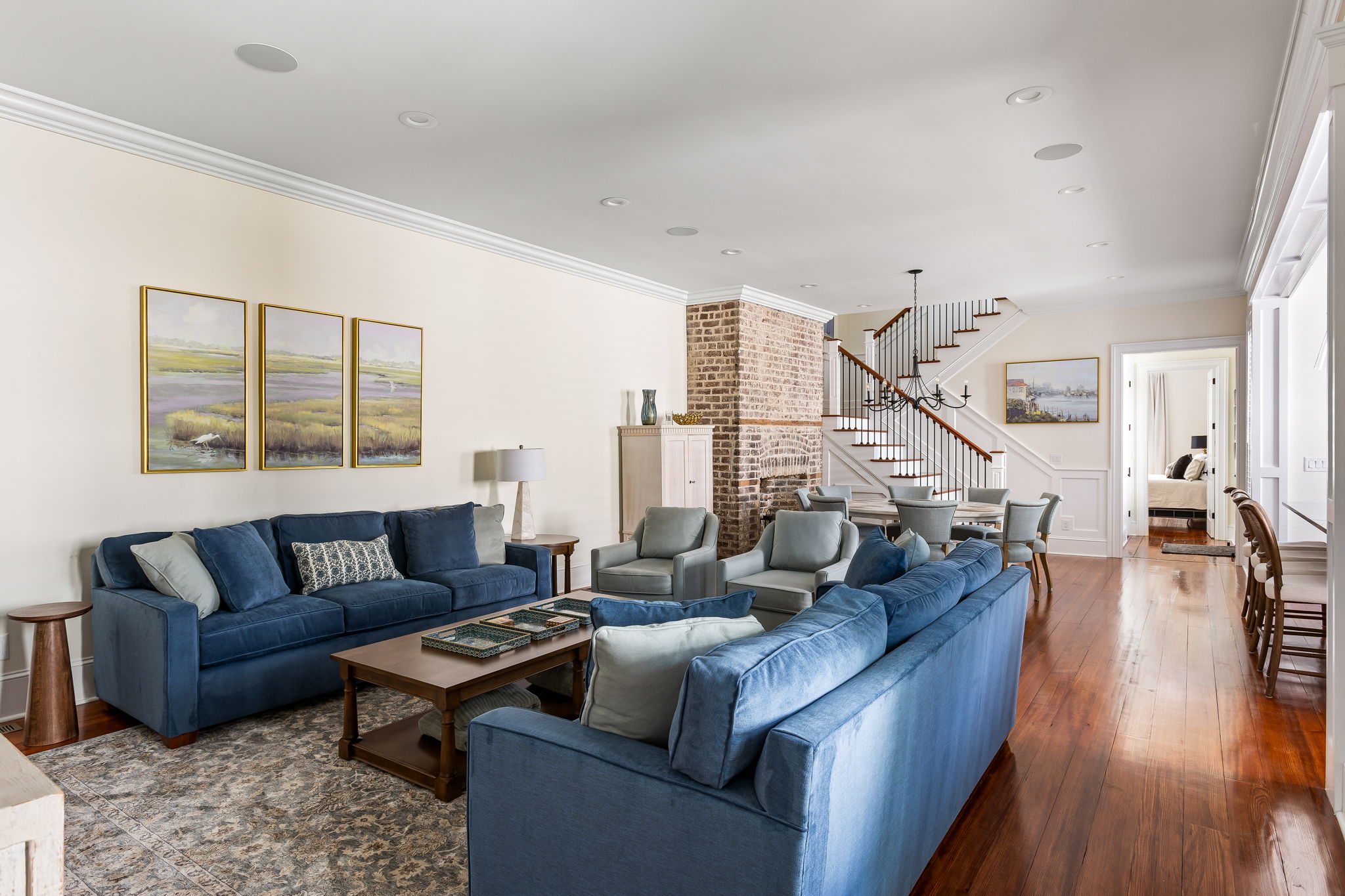 Spacious common area with seating for up to 20 people