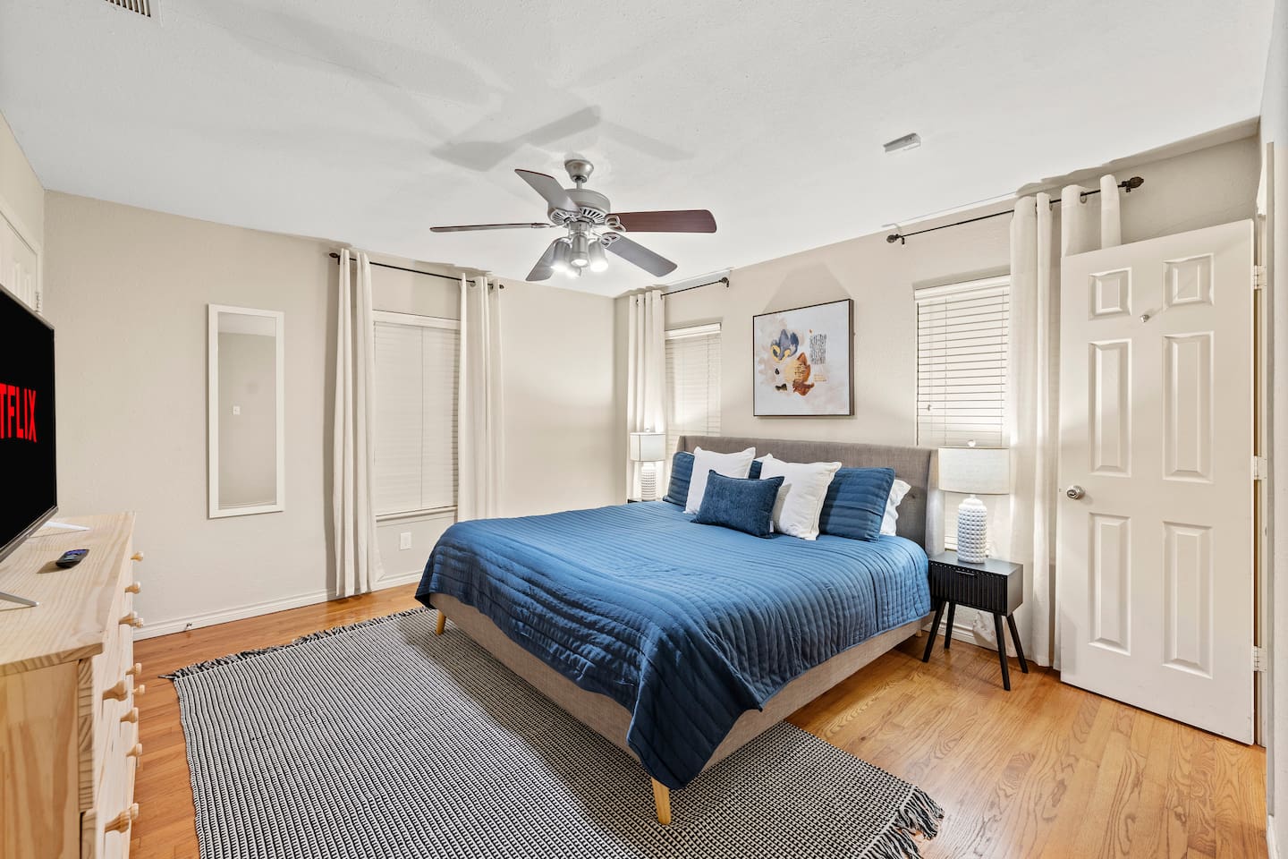 Enjoy your favorite shows on the smart TV with Netflix, or relax in the king bed with private ensuite bathroom.