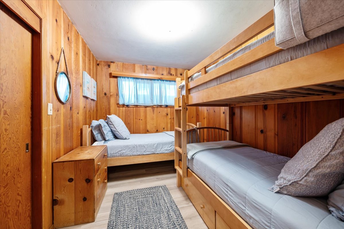 Bedroom 3 - 3 Twin Beds