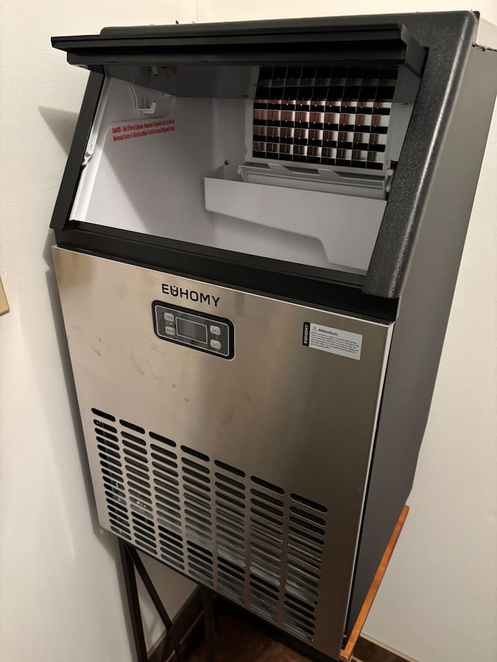 Newly added ice machine for guest's use