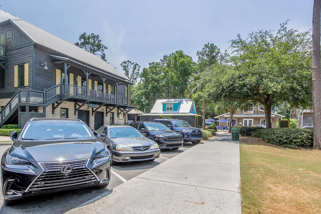 Hair Salon, Mexican, BBQ, Pizza, and many more restaurants