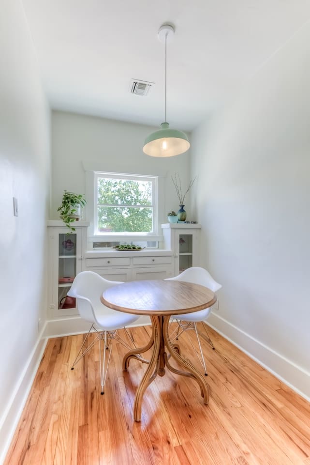 Dining room, seats 4