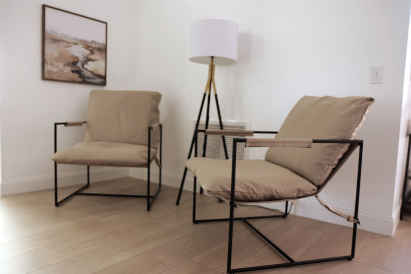 Additional comfy seating area next to the family room. 