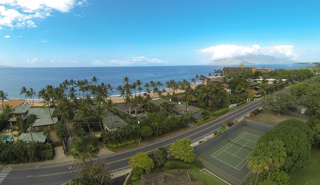 KEAWAKAPU BEACH ACCESS. PRIVATE TENNIS COURT