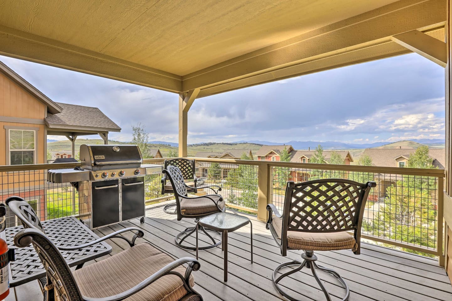Outdoor Balcony with BBQ