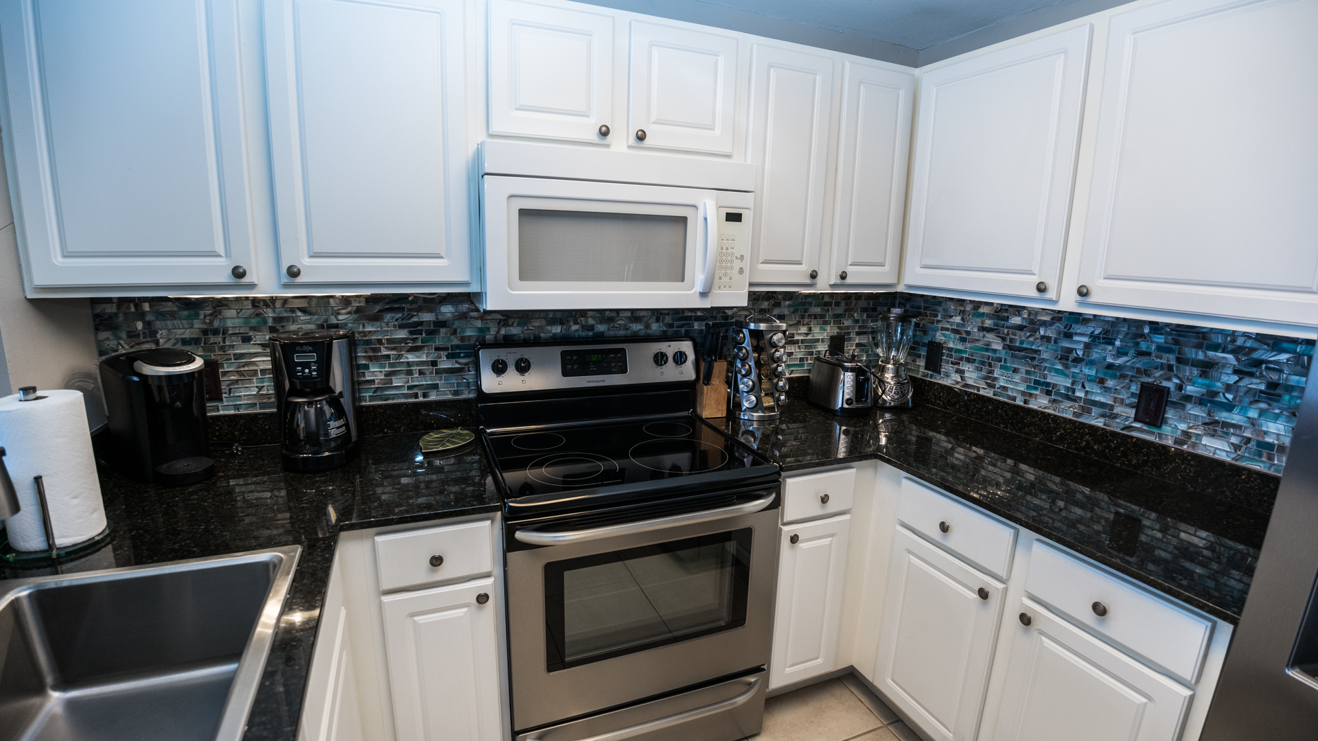 Fully Equipped Kitchen!