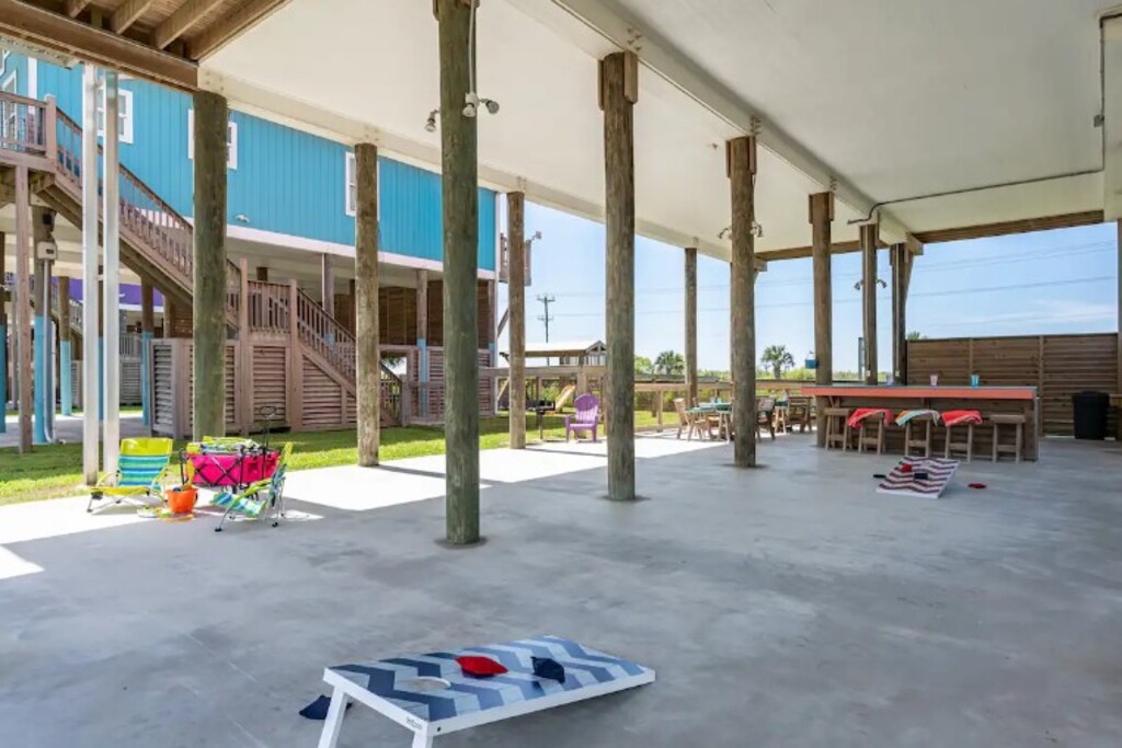 9c005918b4d24f57b88186ad88e8e4b4 | Beachhouse | Texas | TX | Vacation Homes | Galveston | Crystal Beach | Kokomo | Breezy Days | Beachfront Elegance | Sunrise Serenity | Southern Sands Property Management, LLC
