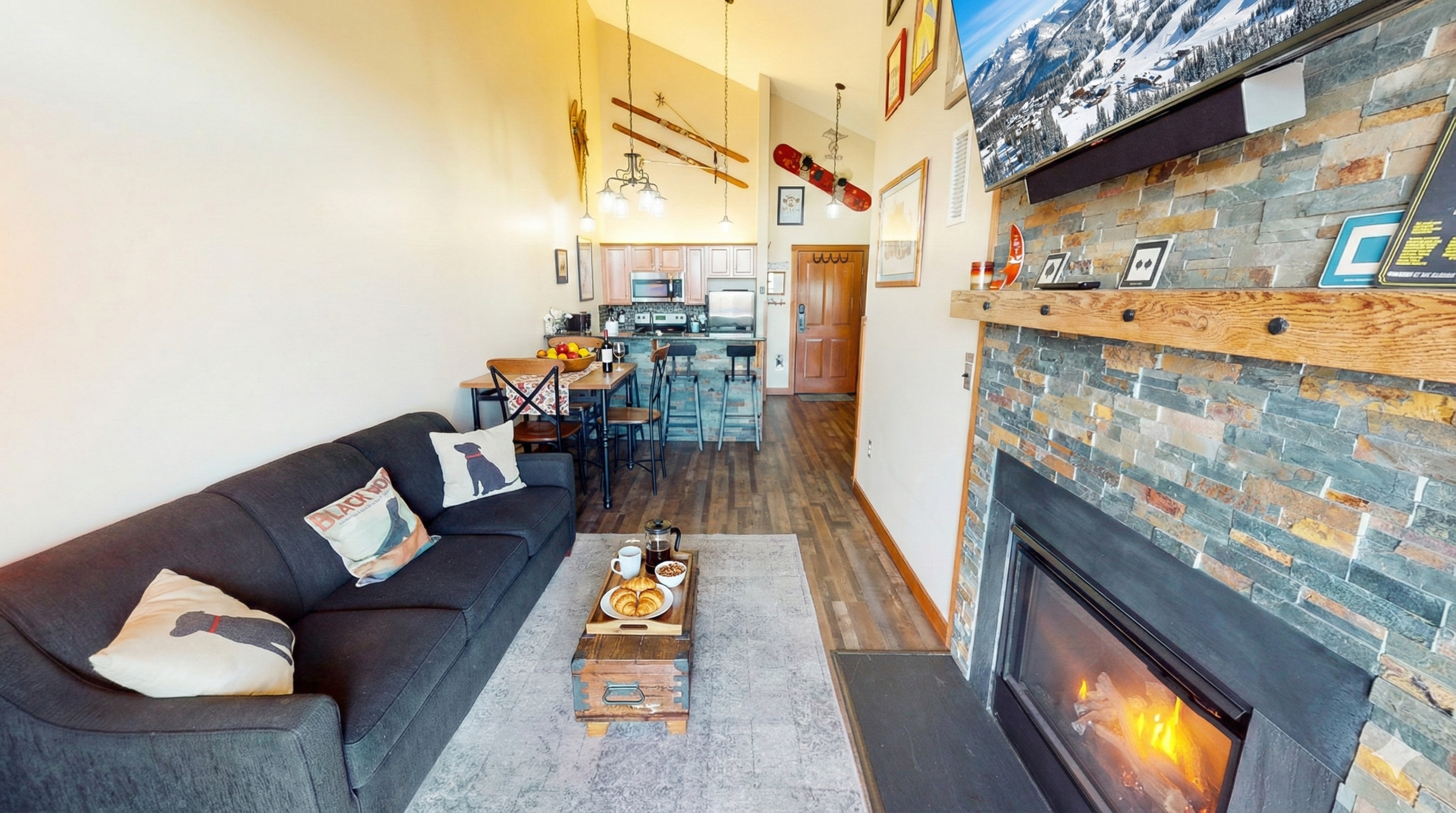 Ballhooter Skyline Penthouse: Ski-In/Out, Pool, Sleeps 6 by LUXSTAYUSA 3