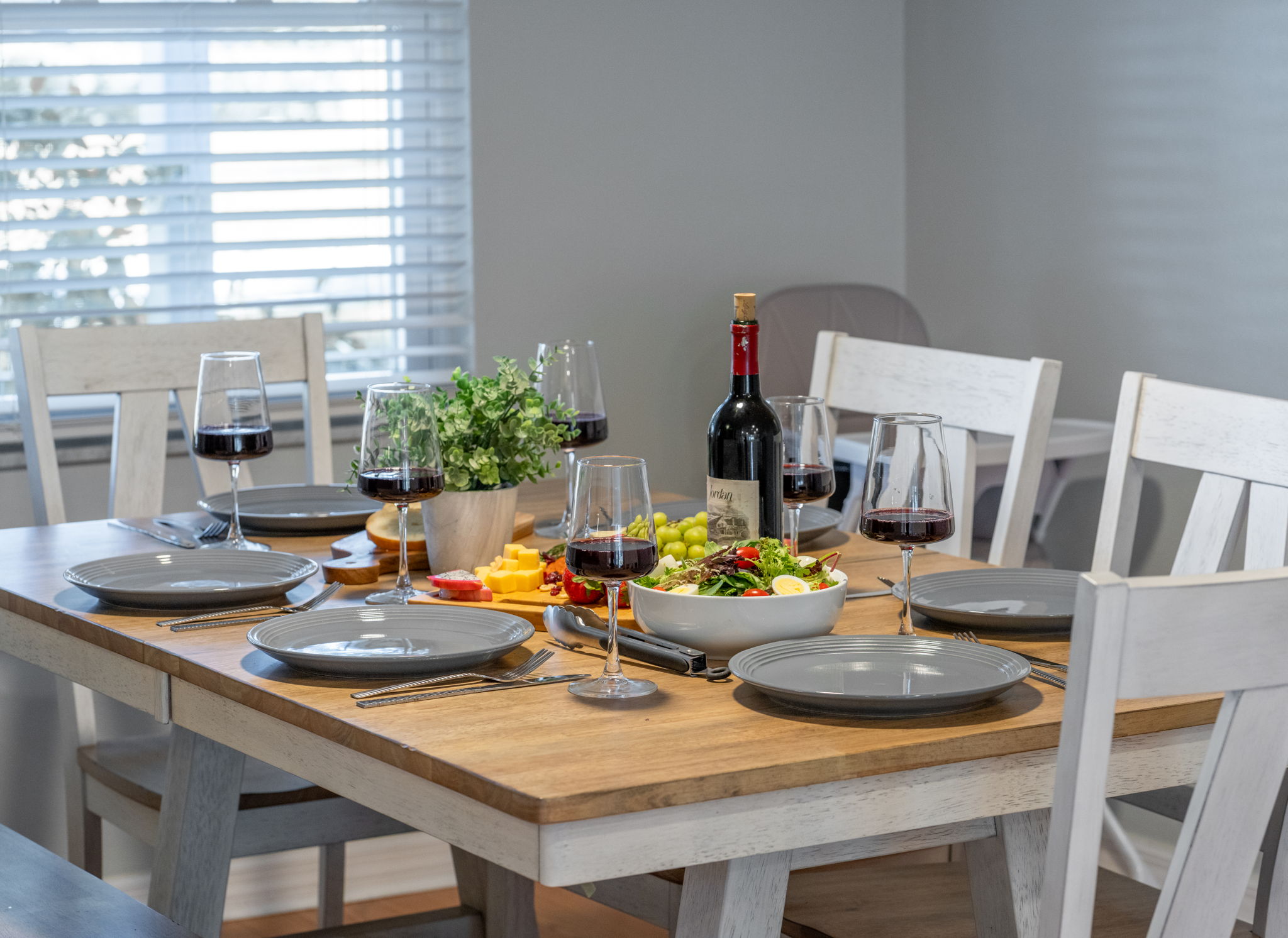 Perfectly positioned for convenience, enjoy meals just steps away from the kitchen and comfy living space.