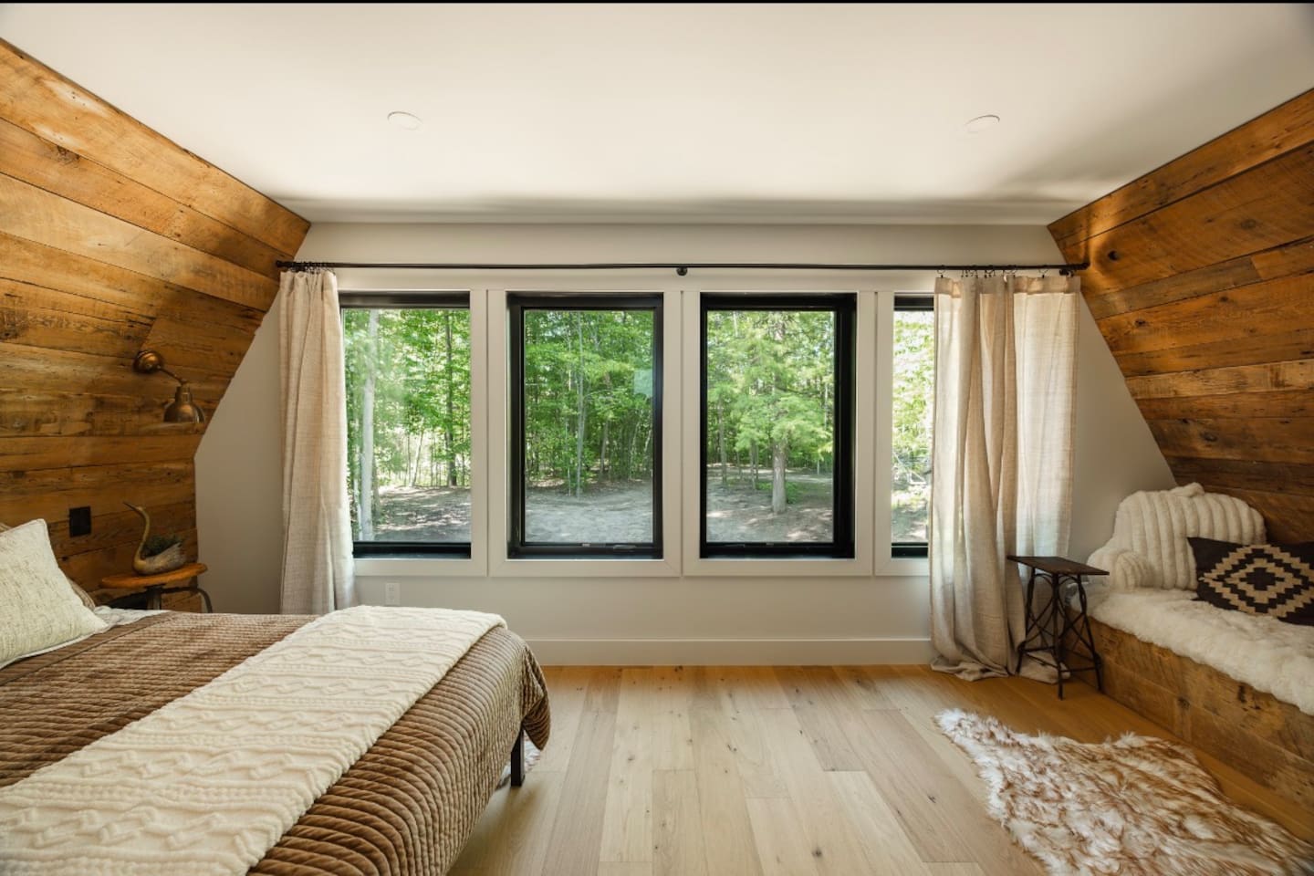 Bedroom 2 - Queen bed and twin bed