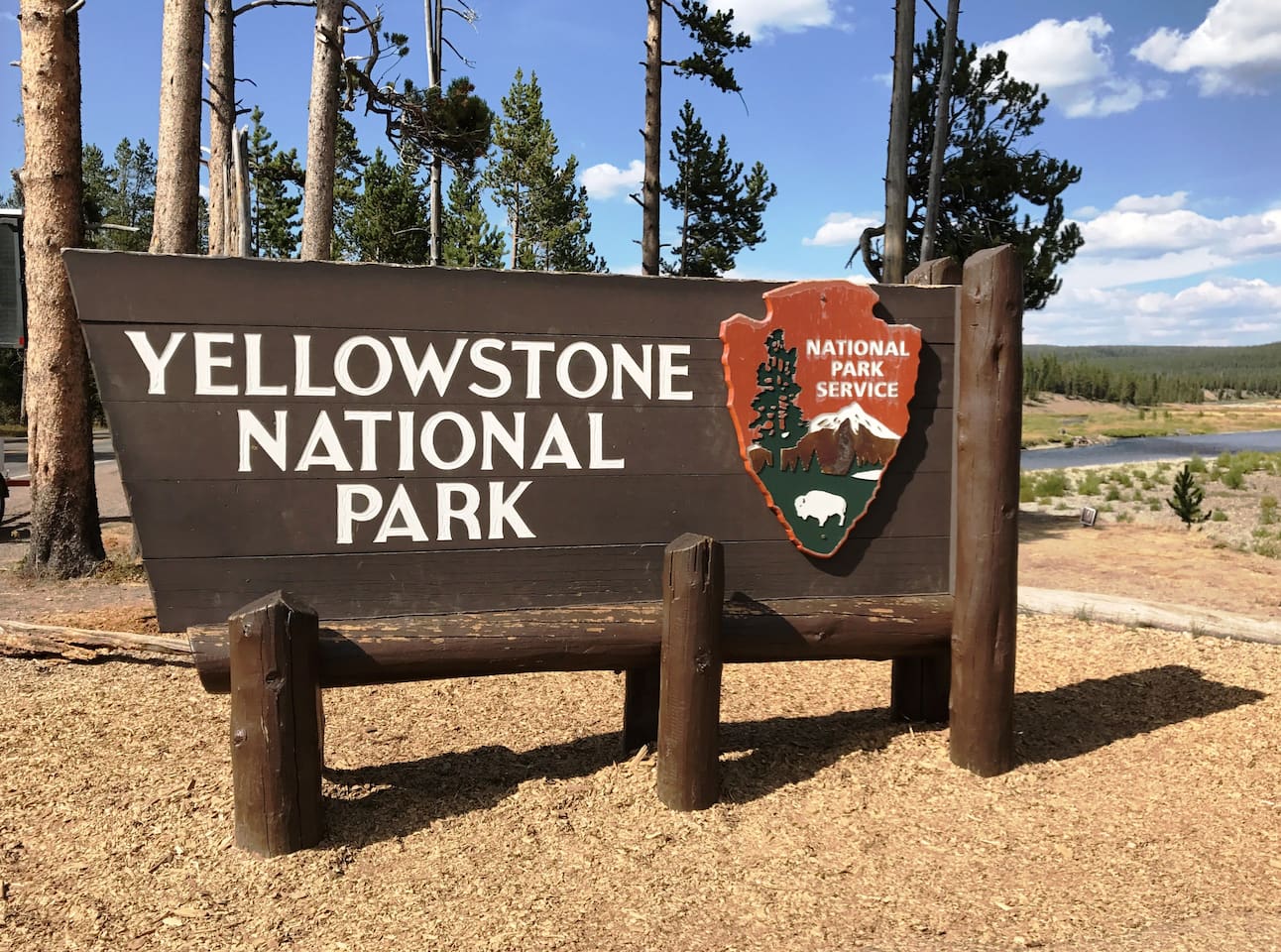 Yellowstone National Park only 30 min drive.