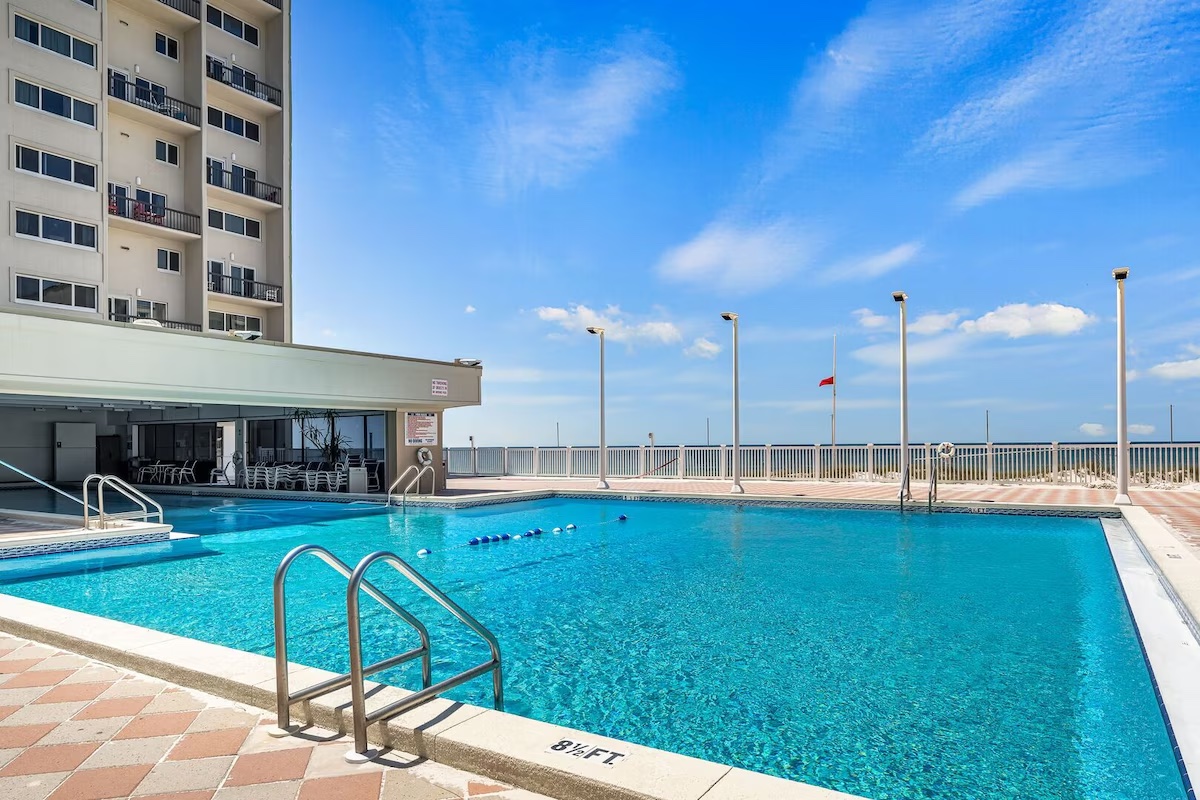 Beachfront Large Pool. Half is covered to pro