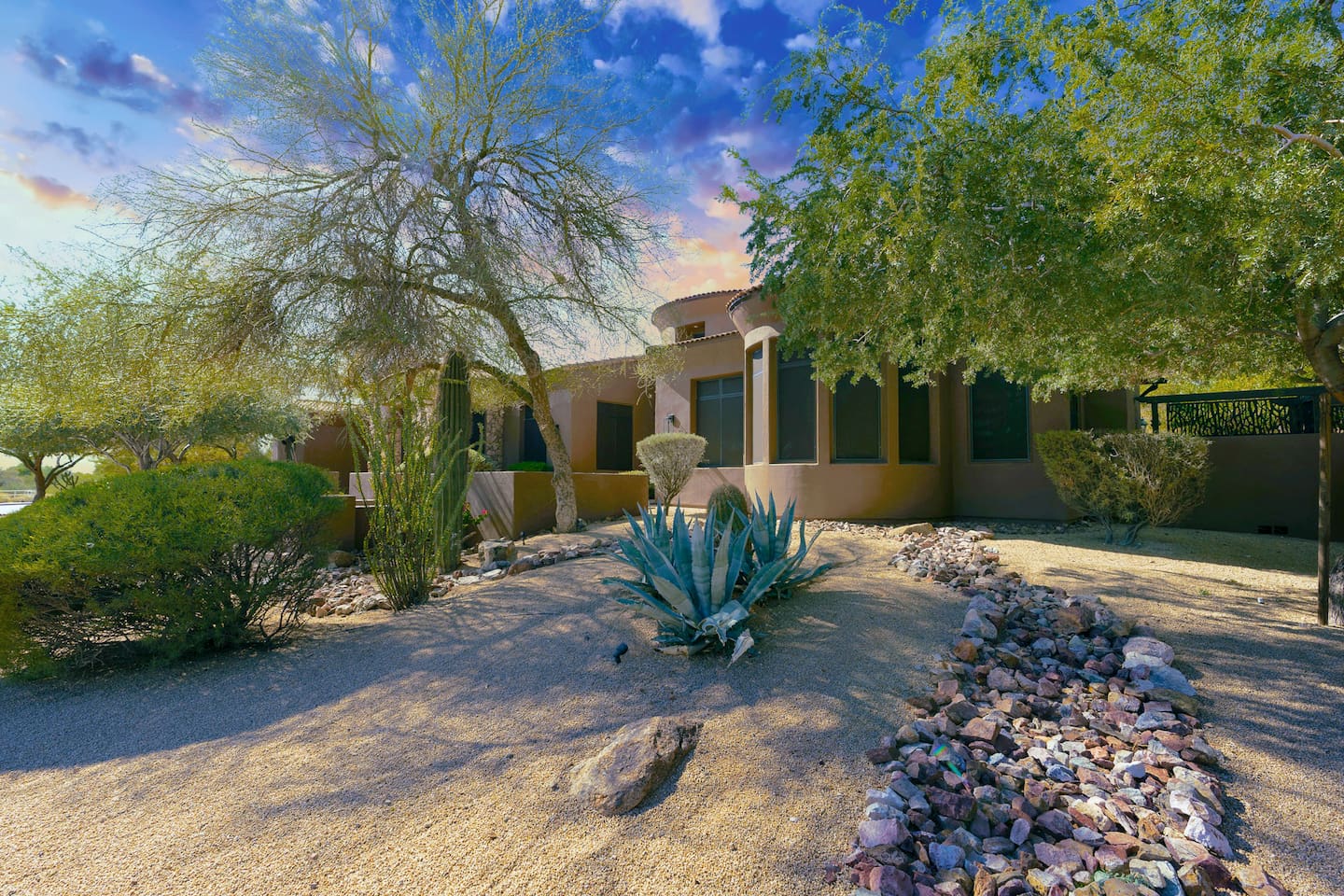 A perfect SouthWest Estate to plant your feet in Arizona