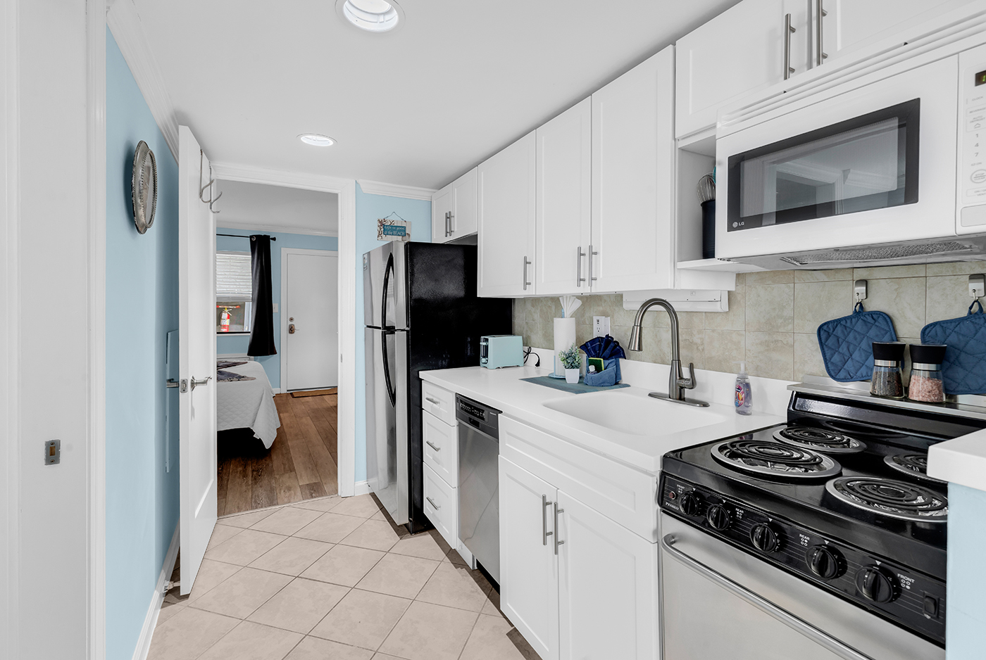 Enjoy a meal in the fully equipped kitchen