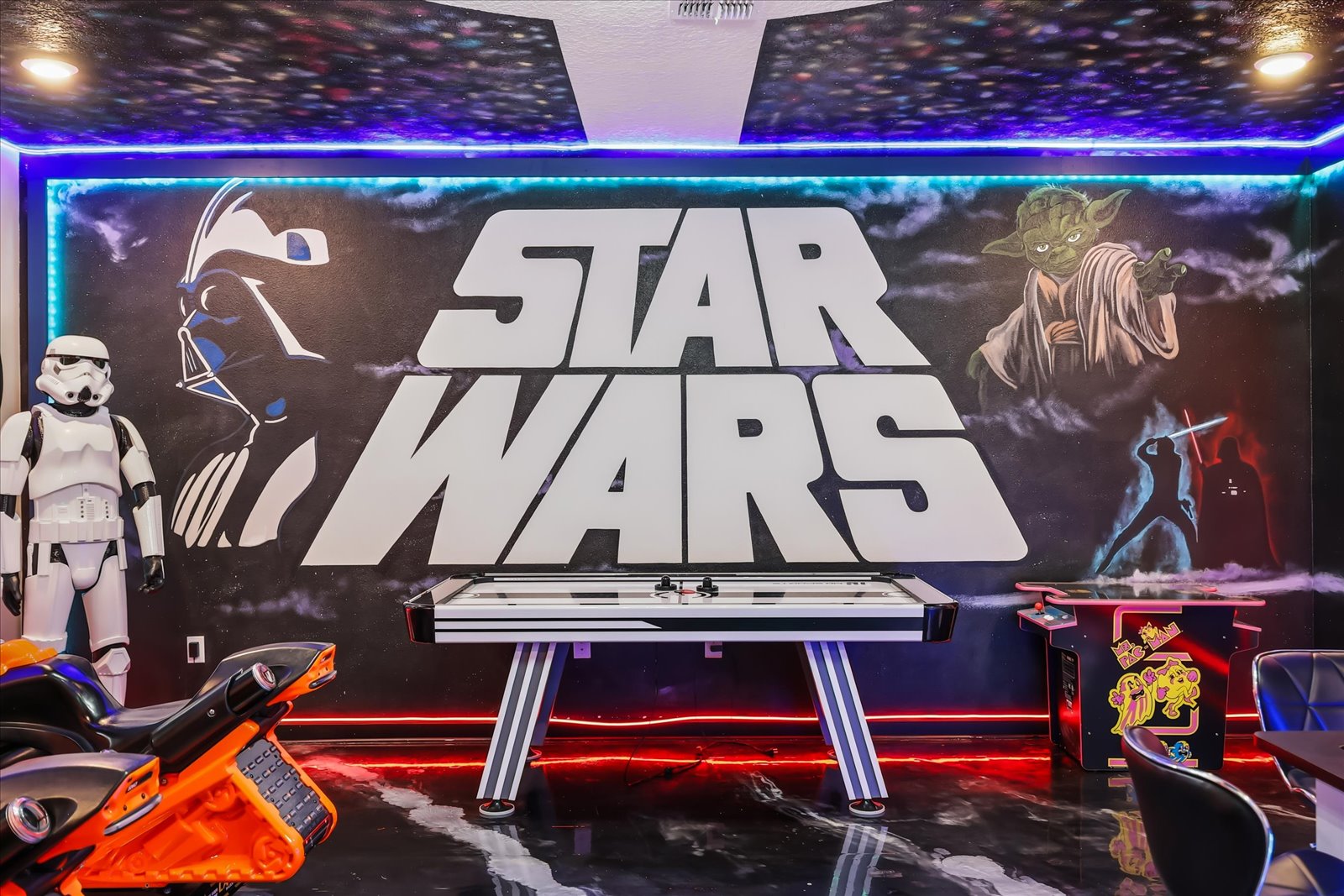 Air hockey, Mrs Pacman table top game