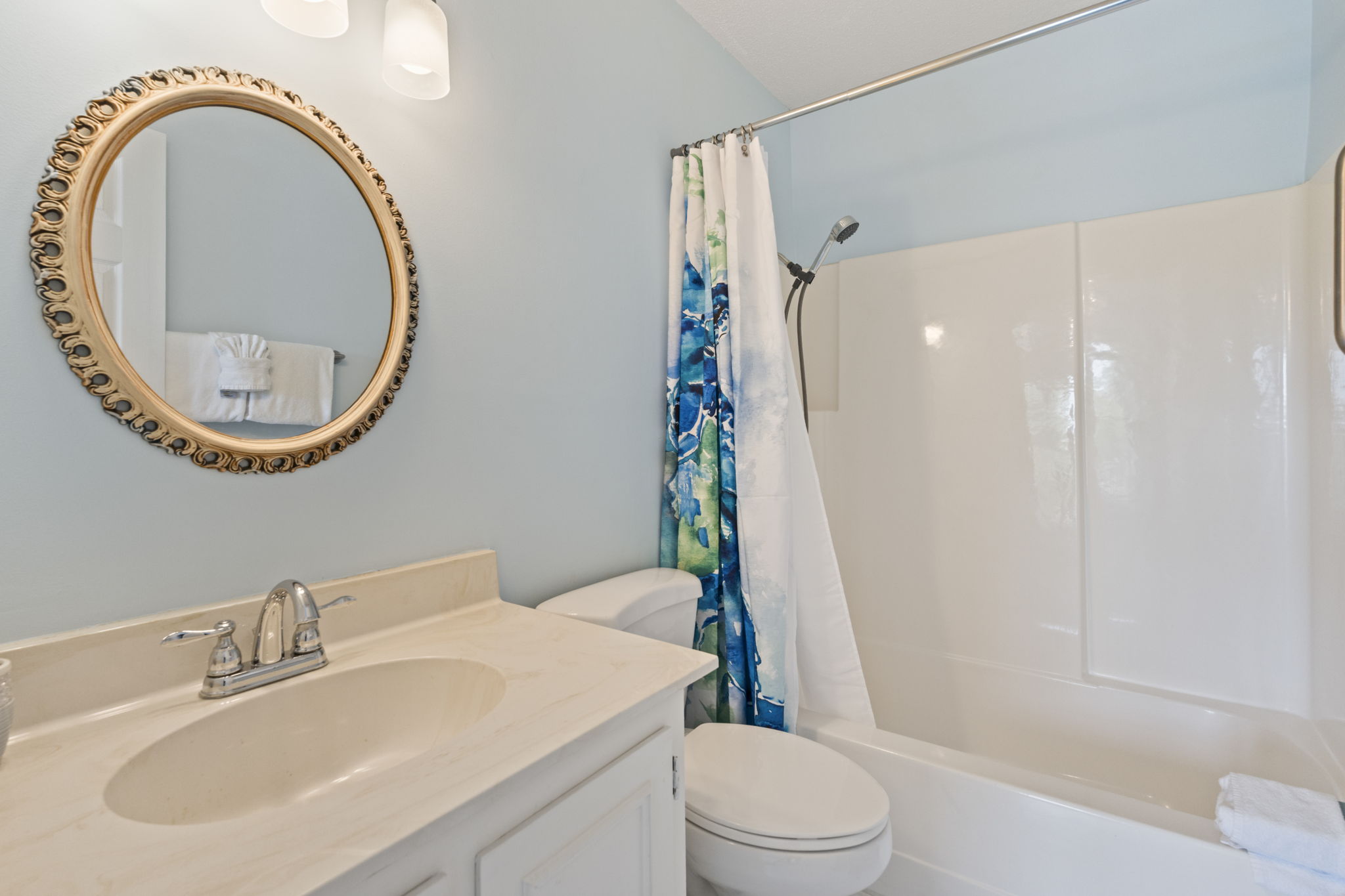 Guest Bathroom connected to the second bedroom