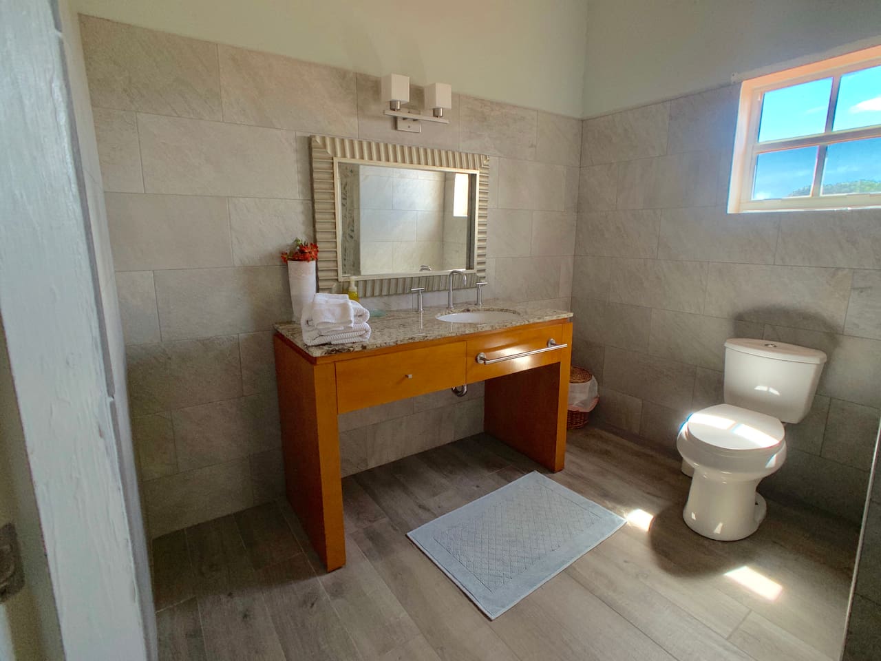 En Suite 2nd Floor Bathroom