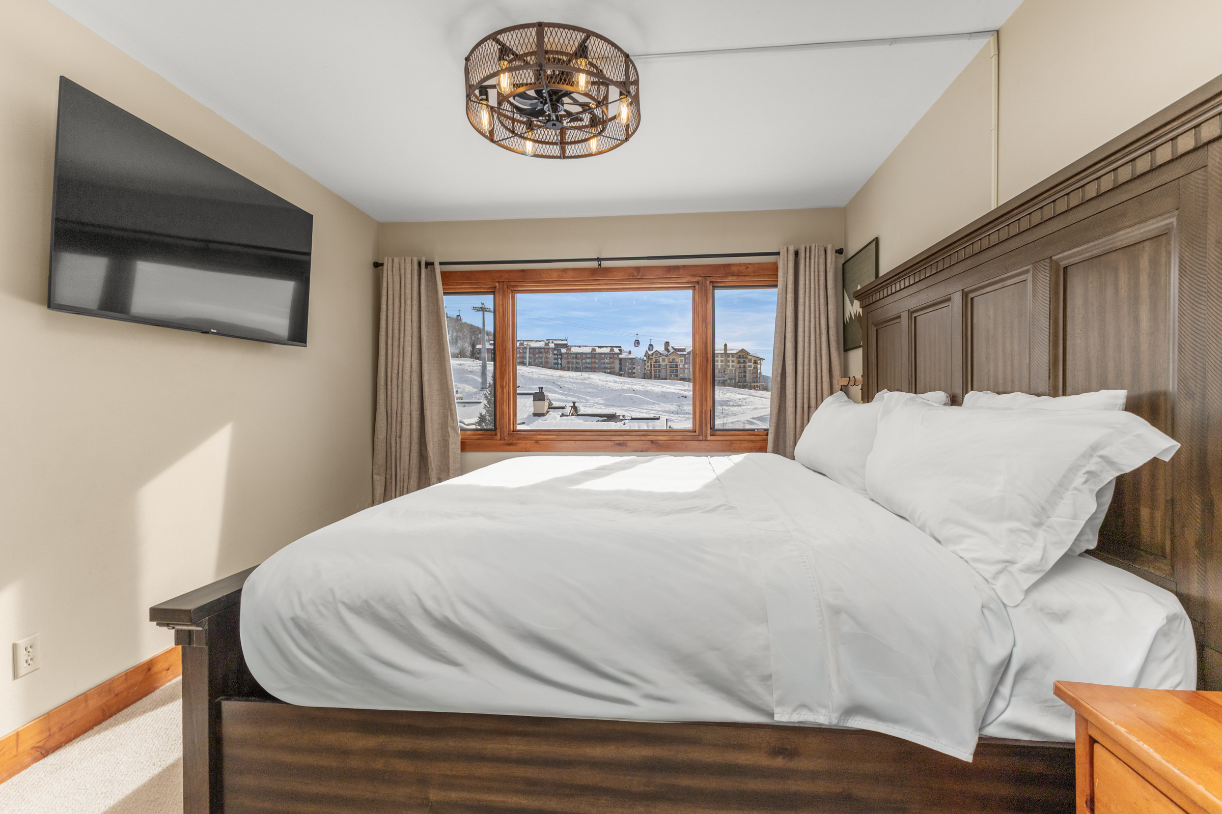 Bedroom 1 | King Bed