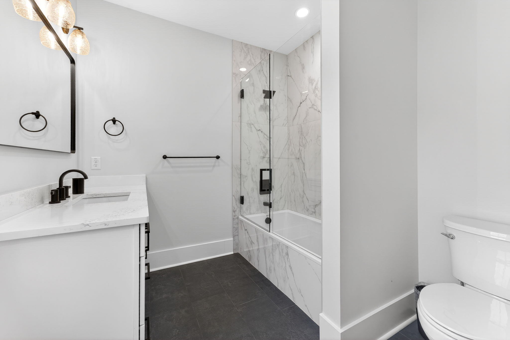 Ensuite Bath for Bedroom 5 | On Beach Time | 6 30th Ave, Isle of Palms, SC | IOP Escapes